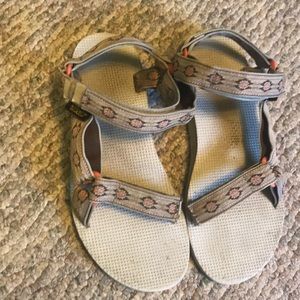 Women’s size 8 tribal print Teva’s!